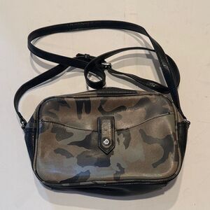 G.I.L.I. Camouflage Patterned Crossbody Bag